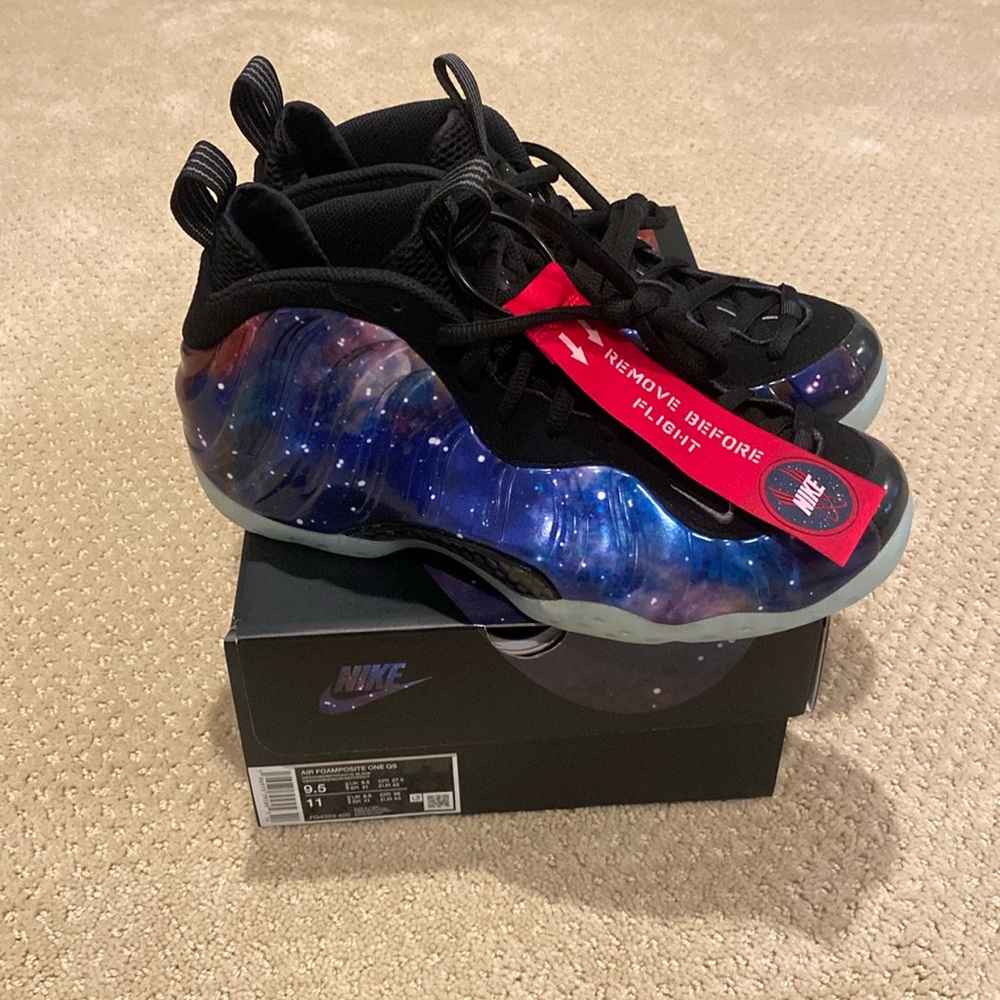 Nike Galaxy Foamposite size 9.5 M